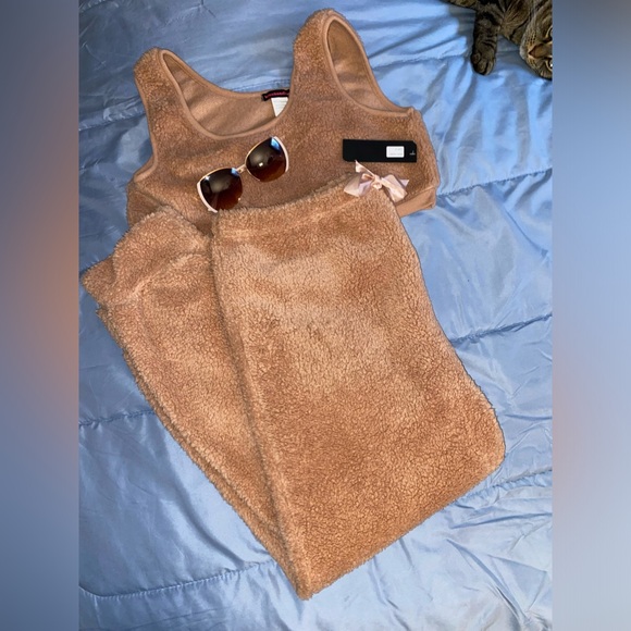 New! Sherpa Teddy Bear Lounge Set/Pajamas with Oversized Tahari Sunglasses - Picture 4 of 7